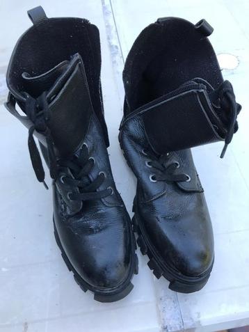 Paire de bottillon noir point 38. beschikbaar voor biedingen
