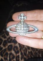 Pendentif original Vivienne Westwood, Envoi