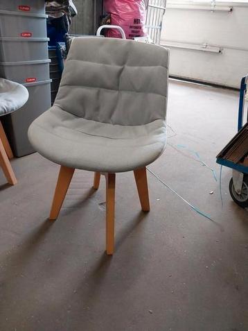 Set van 4 designstoelen beschikbaar voor biedingen