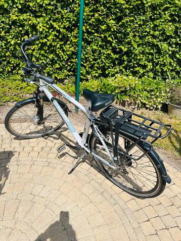 Veloci e bike wit,maat 48,geen ondersteuning meer, Fietsen en Brommers, Elektrische fietsen, 47 tot 51 cm, Ophalen, Gebruikt, Minder dan 30 km per accu