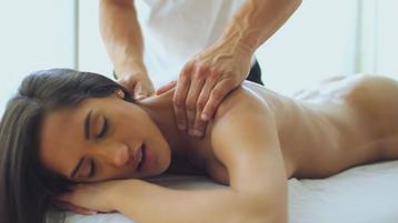 Gratis (ont)spannende massage voor vrouwen beschikbaar voor biedingen