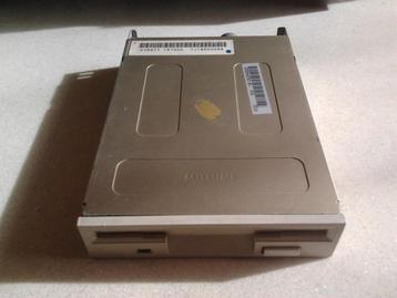 Floppy Drive 1.44 Mb beschikbaar voor biedingen