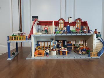 PlayMobil grande maison et 6 sets supplémentaires