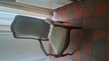 Oude " stoel" beschikbaar voor biedingen