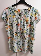 Lichtgroen gebloemd bloesje met ronde hals en korte mouw, 40, Kleding | Dames, Blouses en Tunieken, Ophalen of Verzenden, Zo goed als nieuw