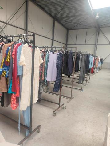 1000 nieuwe kleren. 1200€ NIET ONDERHANDELBAAR  beschikbaar voor biedingen