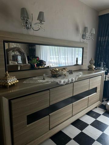 Dressoir met spiegel État impeccable In topstaat beschikbaar voor biedingen