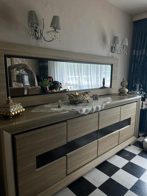 Dressoir met spiegel État impeccable In topstaat, Huis en Inrichting, Complete inboedels, Ophalen