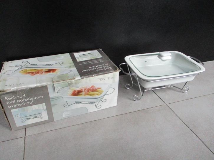 porselein serveer- ovenschotel en deksel en onderstel nieuw, Huis en Inrichting, Keuken | Servies, Nieuw, Schaal of Schalen, Effen