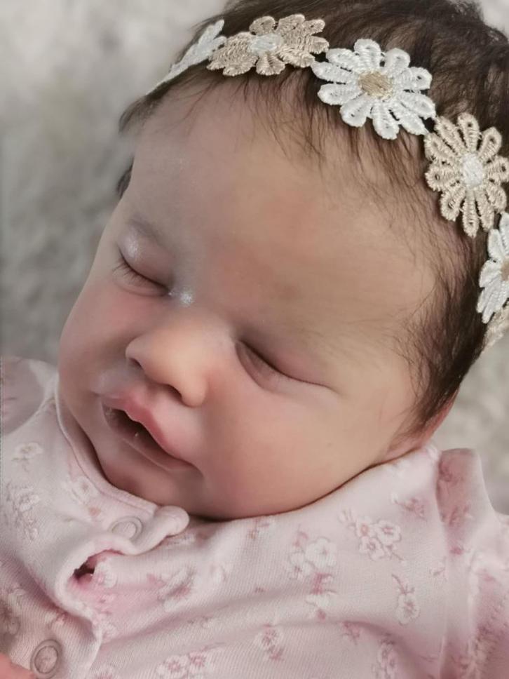 Reborn baby Primrose asleep, Verzamelen, Poppen, Nieuw, Babypop, Levensecht of Reborn, Ophalen of Verzenden