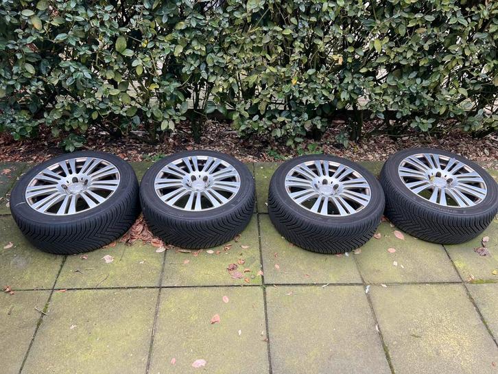 Mercedes W212 originele velgen met 4 season banden, Auto-onderdelen, Banden en Velgen, Banden en Velgen, All Season, 17 inch, 235 mm