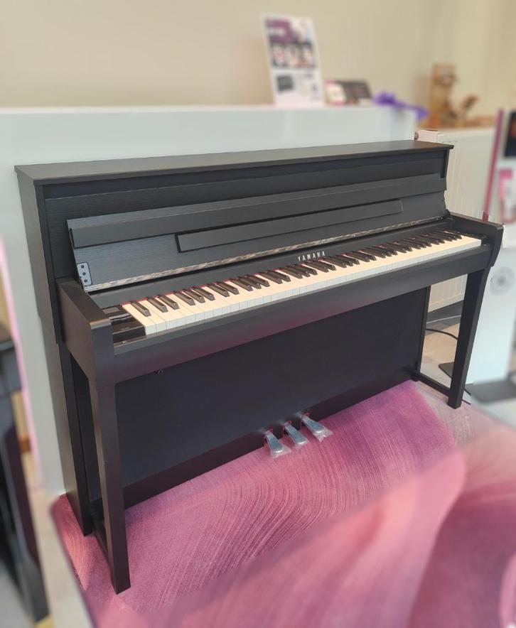 Yamaha CLP785 b - Prachtige staat, zelden bespeeld, Musique & Instruments, Pianos, Comme neuf, Piano, Noir, Digital, Enlèvement ou Envoi