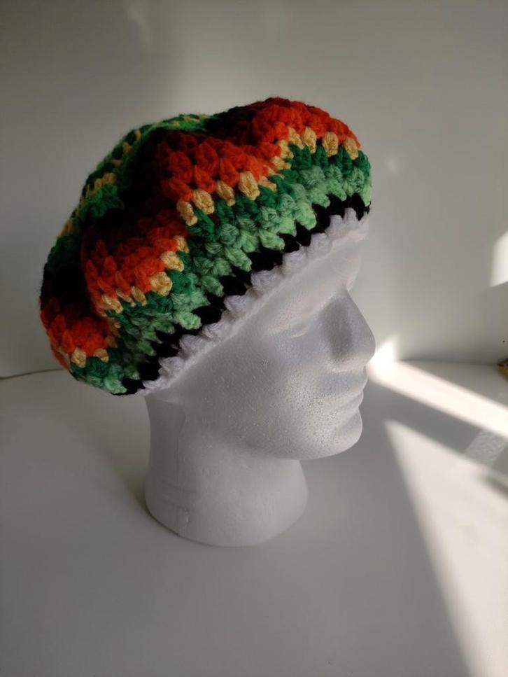 Handgemaakt beret / hoesje voor krukje, Kleding | Dames, Hoeden en Petten, Nieuw, Ophalen