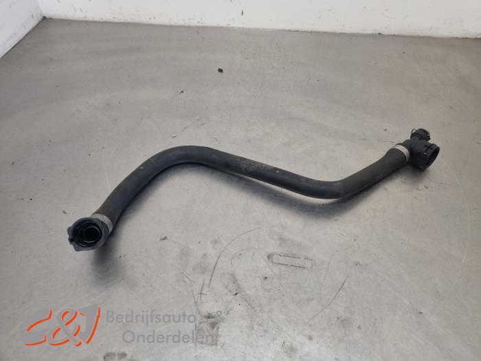 Tuyau radiateur d'un Mercedes Vito, Autos : Pièces & Accessoires, Climatisation & Chauffage, Mercedes-Benz, Utilisé, 3 mois de garantie