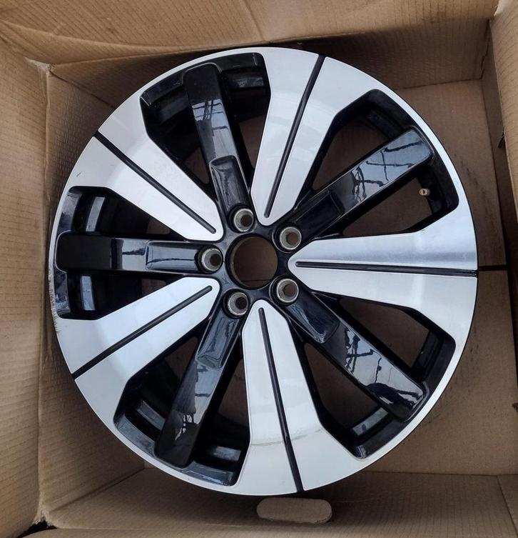 VOLVO VELG 19 X8.5 DOUBLE 5-SPOKE ZWART DIAMOND 321436628, Auto-onderdelen, Carrosserie, Spatbord, Volvo, Gebruikt, 3 maanden garantie