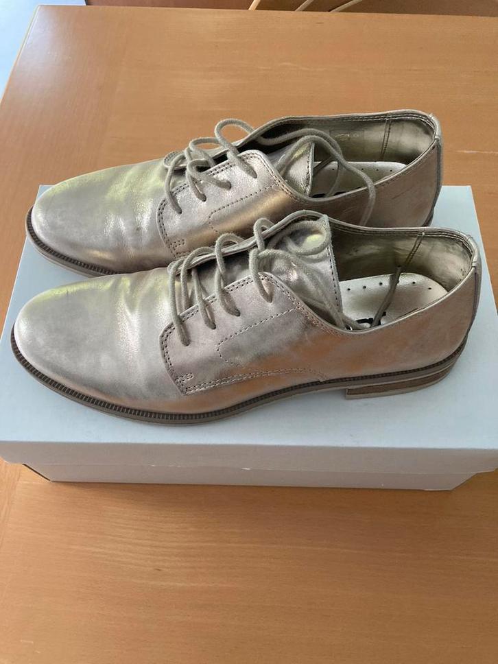 Geklede, gouden schoenen maat 37, Kleding | Dames, Schoenen, Zo goed als nieuw, Ophalen