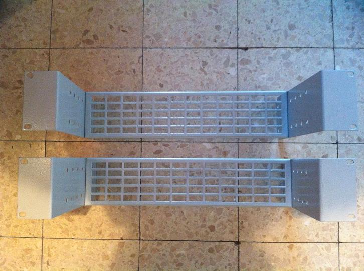 2 supports 19" Schneider Electric NSYCRTM2US, Computers en Software, Serverkasten, Gebruikt, Ophalen