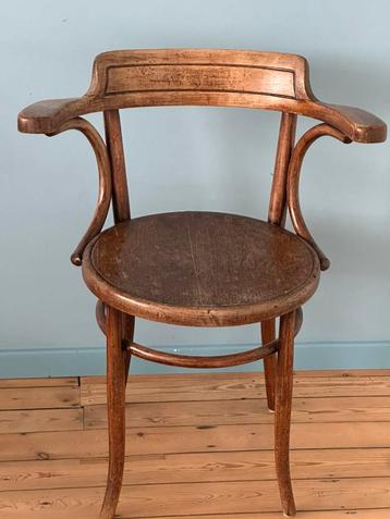 Vintage houten stoel met armleuningen – Thonet stijl beschikbaar voor biedingen