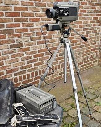 vintage videocamera JVC GX-88E +statief, batterijen, lader, Audio, Tv en Foto, Videocamera's Analoog, Camera, 8mm, Ophalen of Verzenden