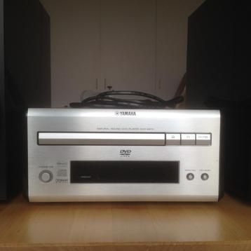 MICRO YAMAHA CD-DVD SPELER + 2 YAHAMA BOXEN