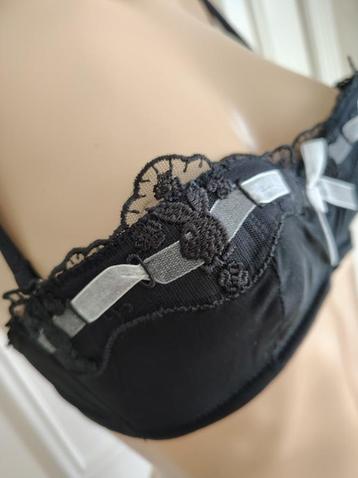 nieuwe bh van playboy  beschikbaar voor biedingen