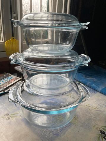 Pyrex kommen, glazen …. beschikbaar voor biedingen