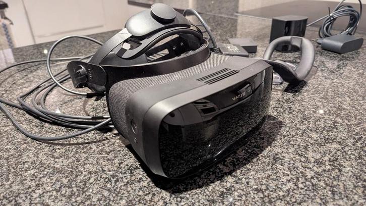 Varjo Aero VR bril + base station, Games en Spelcomputers, Virtual Reality, Zo goed als nieuw, Pc, VR-bril, Ophalen