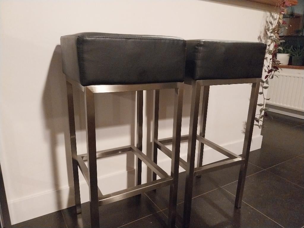 3 barstoelen, Ophalen, Met voetsteun, 60 tot 90 cm, Zo goed als nieuw