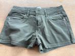 Kaki groene short maat 36, Kleding | Dames, Broeken en Pantalons, Kort, Verzenden, Zo goed als nieuw, Maat 36 (S)