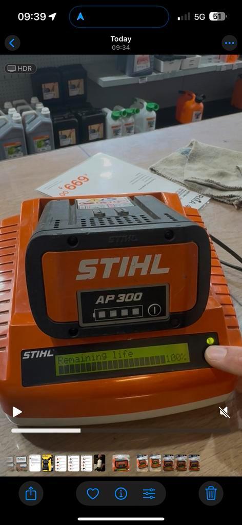 AP300 Stihl batterij 100% + AL300 snellader, Tuin en Terras, Heggenscharen, Zo goed als nieuw, Accu, Ophalen