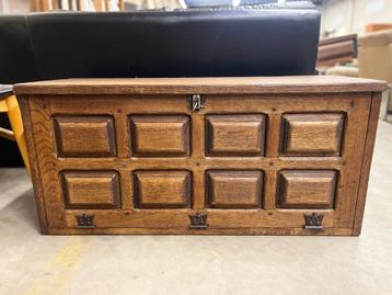 Vintage brutalist kast / klepkast in Spaanse stijl  beschikbaar voor biedingen