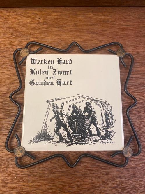 Antieke Tegel: Mijnwerkers met Gouden Hart in Frame. Decorat, Antiek en Kunst, Antiek | Keramiek en Aardewerk, Ophalen of Verzenden