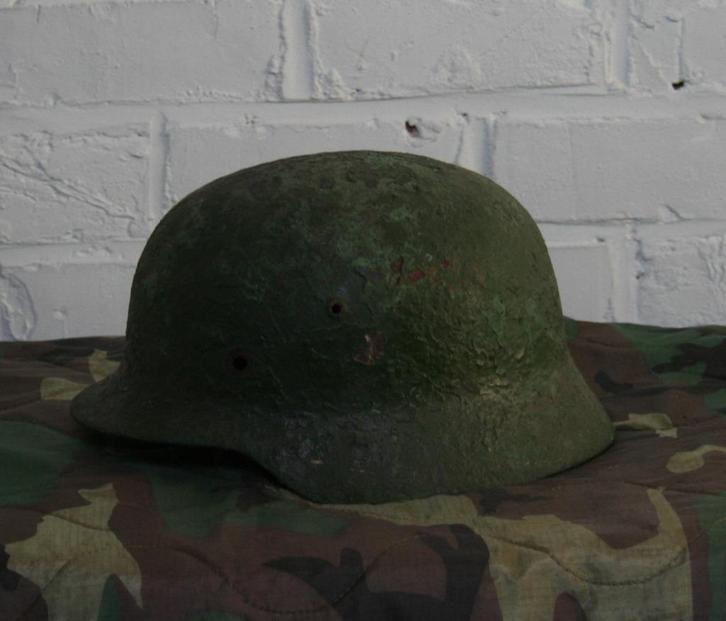 WWII Duitse helm in groene camo, Verzamelen, Militaria | Tweede Wereldoorlog, Ophalen of Verzenden