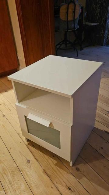 IKEA BRIMNES Nachkastje beschikbaar voor biedingen