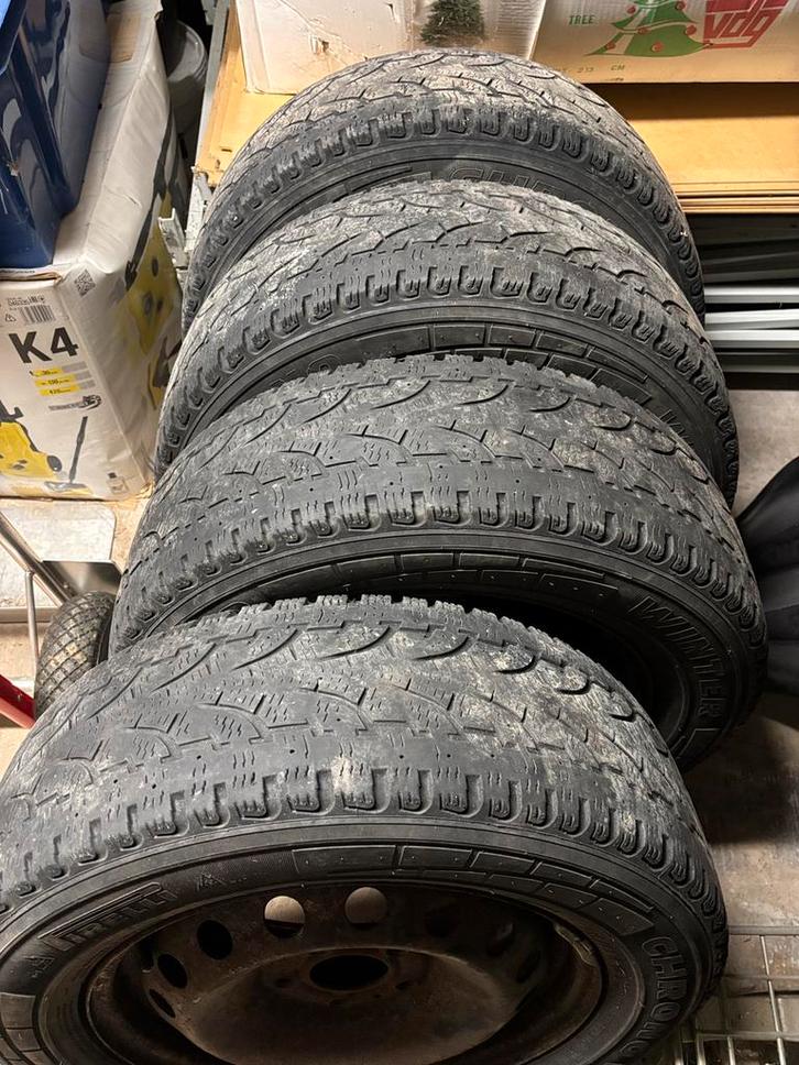 4 Pneus hiver Pirelli sur jantes tôle, Autos : Pièces & Accessoires, Pneus & Jantes, Pneu(s), Pneus hiver, Enlèvement