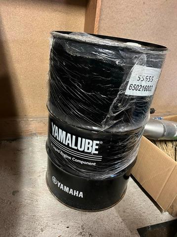 Fut 60litres d’huile Yamalube 10w40 neuf  beschikbaar voor biedingen