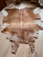 Prachtig bruin koeienvel/tapijt, Ophalen, Zo goed als nieuw, Bruin