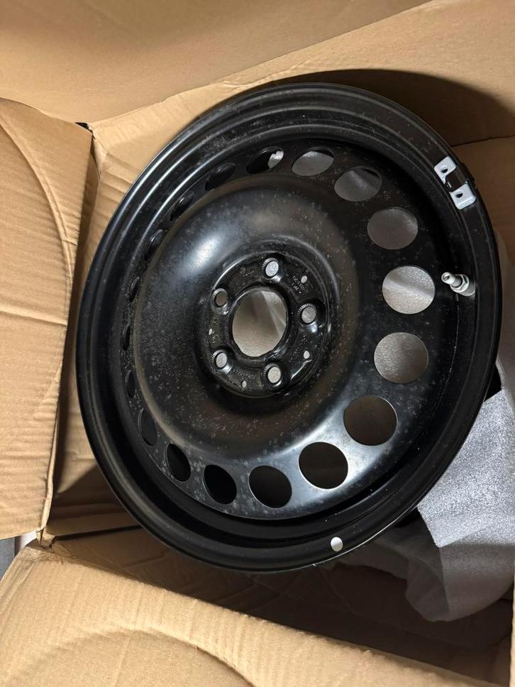 Nieuwe Originele Mercedes 16” stalen velgen A-B-Klasse/CLA, Auto-onderdelen, Banden en Velgen, Velg(en), 16 inch, Ophalen