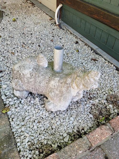 Betonnen parasolvoet met plassend hond, Tuin en Terras, Parasols, Gebruikt, Parasolvoet, Verstelbaar, Waterdicht, Ophalen