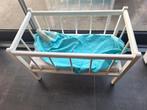 Poppenbedje houten/ wiegje met matras en dekentje, Kinderen en Baby's, Ophalen