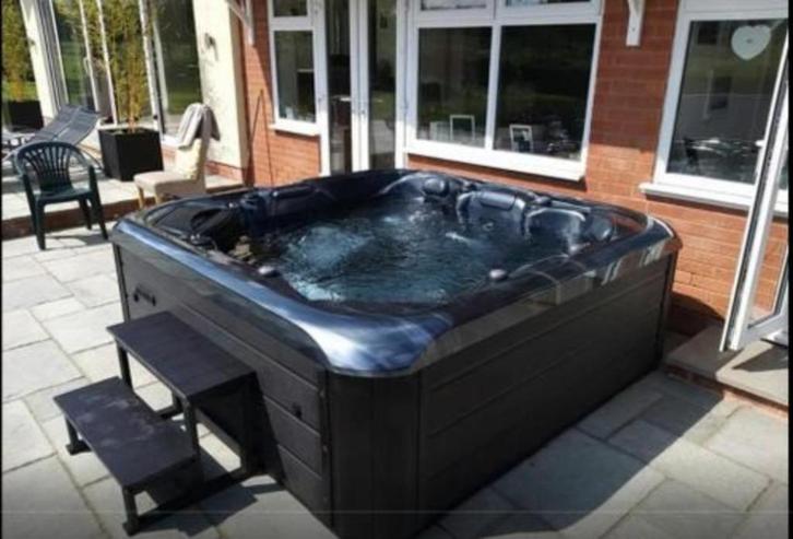 Jacuzzi 5 tot 6 personen Goede hydromassage+sfeerverlichting, Tuin en Terras, Terrasdelen en Vlonders, Nieuw, Ophalen