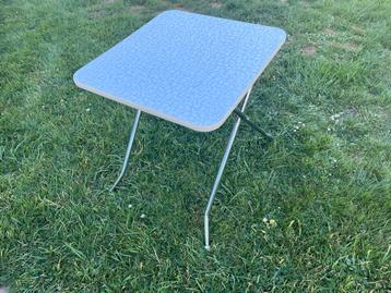 Petite table demontable pour enfant ou czmping beschikbaar voor biedingen