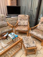 3 Zetels in Rotan + Voetbank + Salontafel. Samen 25 euro, Huis en Inrichting, Ophalen, Gebruikt, Stof