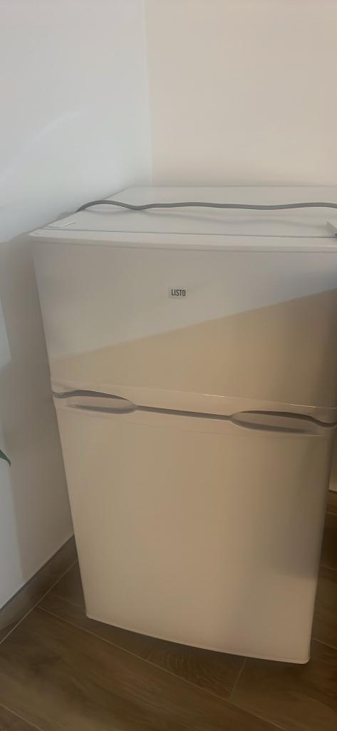 Petit réfrigérateur avec congélateur — presque neuf, Electroménager, Réfrigérateurs & Frigos, Comme neuf, Avec compartiment congélateur