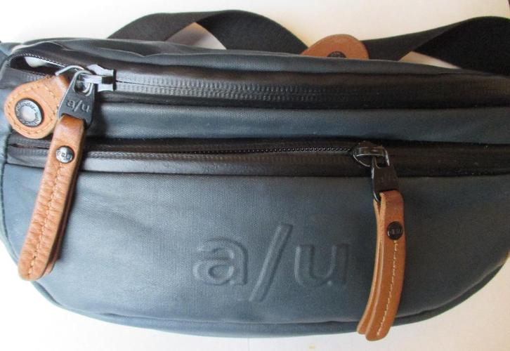 Crossbody heuptas , Ichikawa , perfecte staat, Handtassen en Accessoires, Tassen | Schoudertassen, Zo goed als nieuw, Overige merken