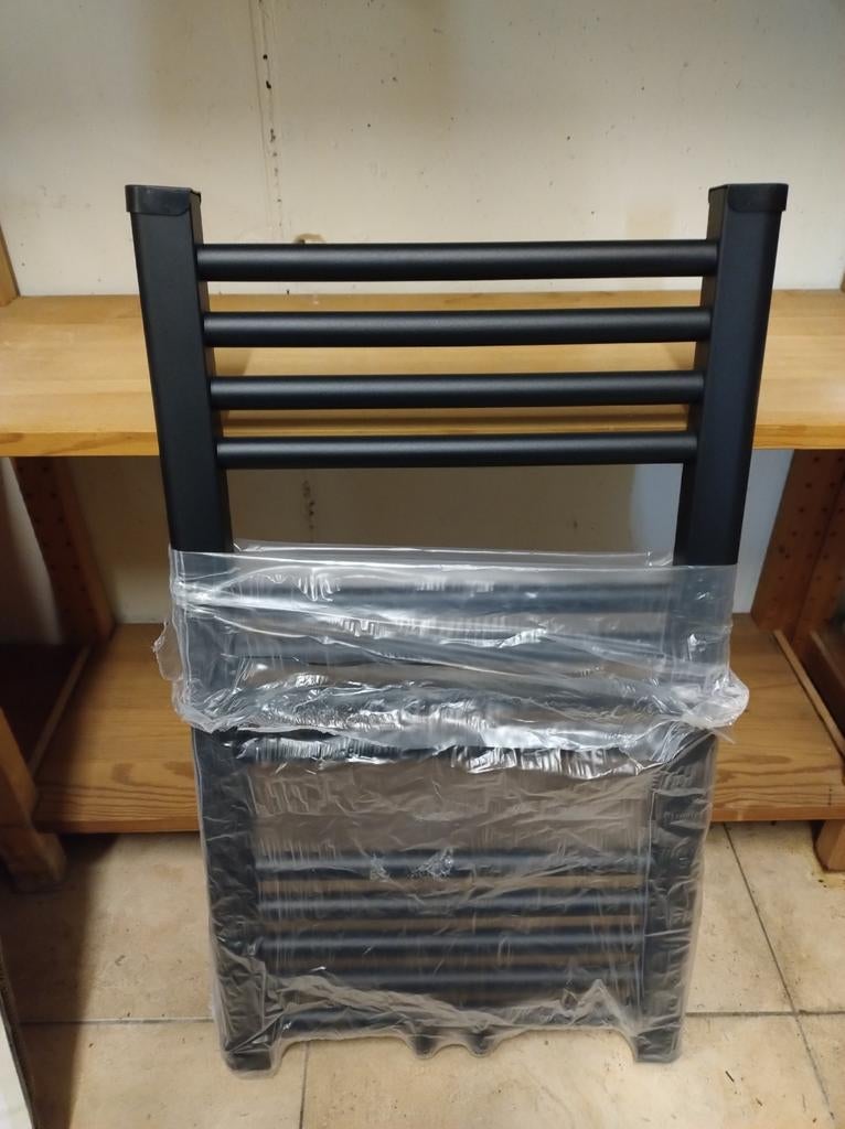 Nieuwe zwarte handdoekradiator, Ophalen, Radiator