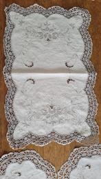 kanten onderleggers - 5 rechthoekige en 2 ronde, Antiek en Kunst, Ophalen