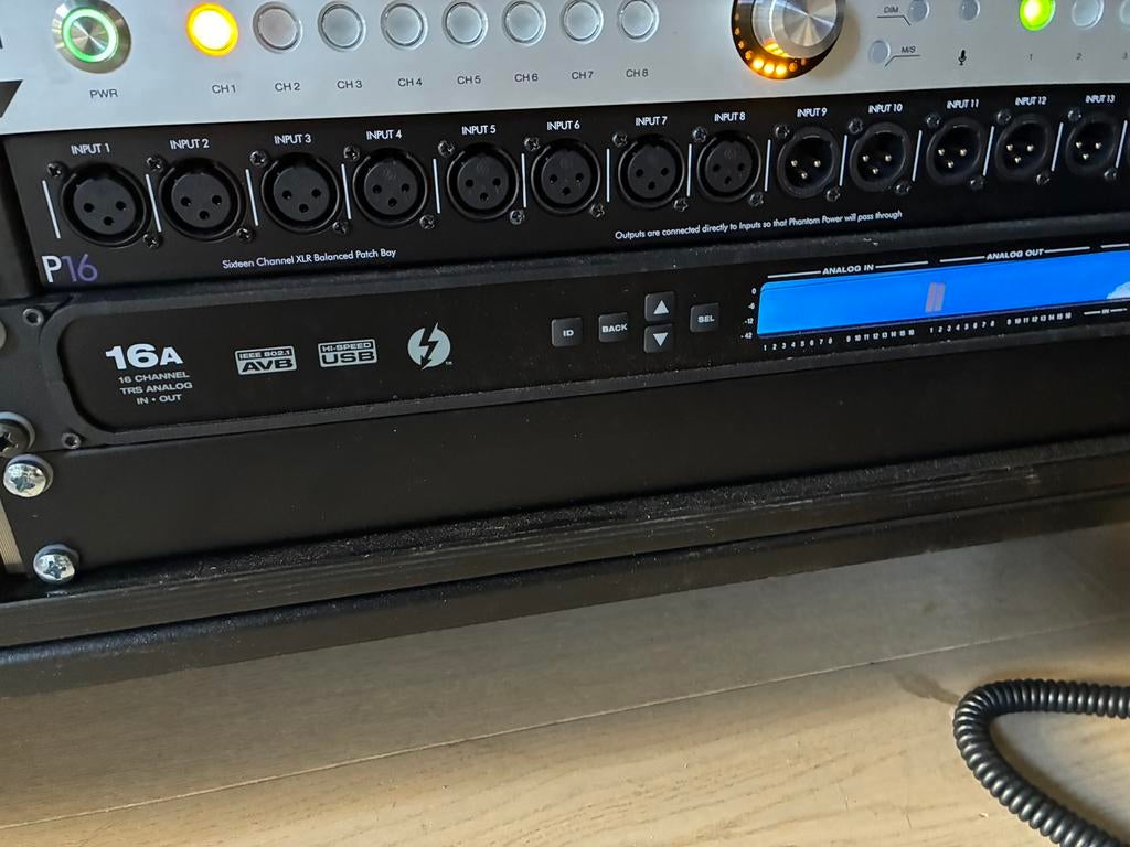 Motu soundcard 16a (met fout in scherm), Muziek en Instrumenten, Effecten, Zo goed als nieuw, Volume, Ophalen of Verzenden