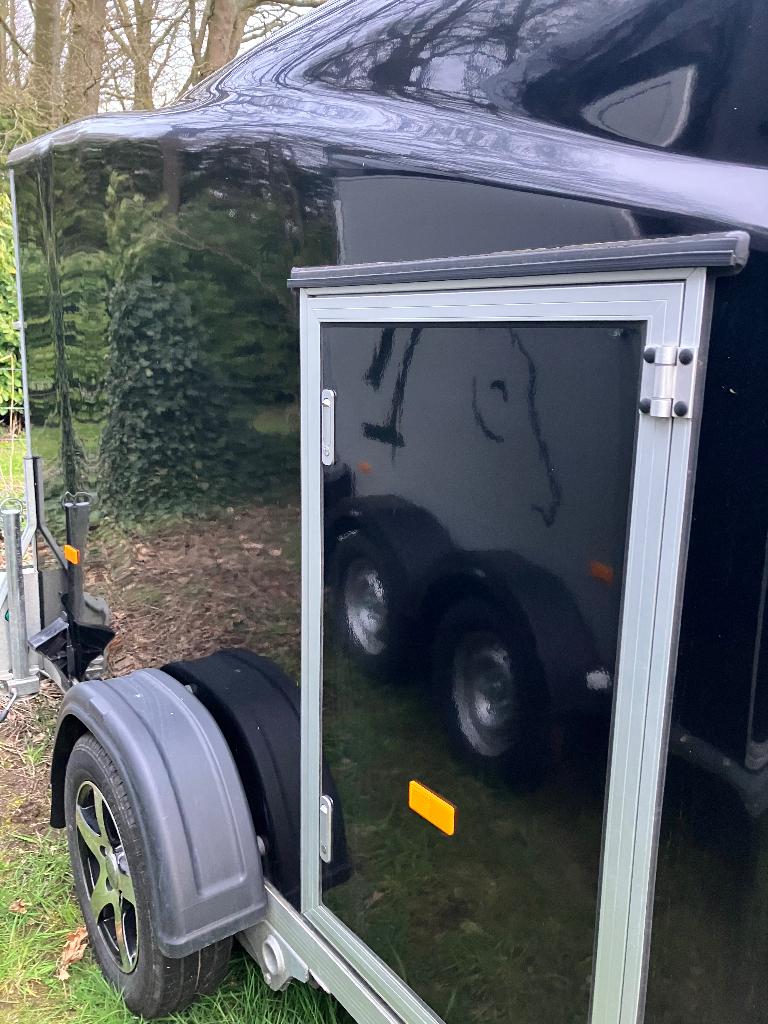 Aanhangwagen & Cargo, Ophalen, Zo goed als nieuw