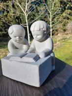 Sculpture en marbre/grès blanc/garçon et fille, Enlèvement ou Envoi